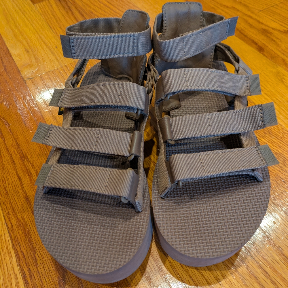 Teva Flatform Mevia gladiator sandals, great condition